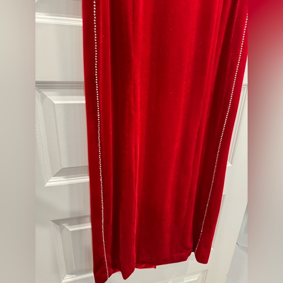 ALEX EVENINGS -Stunning long strapless velvet with rhinestone accents. Like NEW - Picture 4 of 13